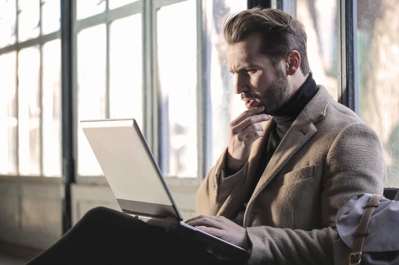Conteúdo para jornada de compra: como criar um planejamento? 1 homem jornada de compra